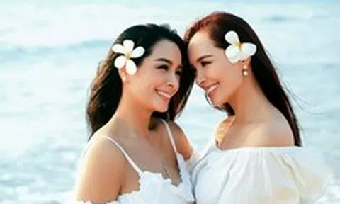 Cặp chị em song sinh nổi tiếng đẹp, giàu và hạnh phúc