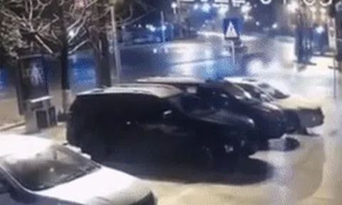 Màn đỗ xe bất đắc dĩ của Peugeot, gây họa cho 3 xe khácicon