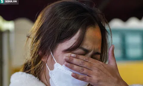 Người nhà bé gái nghi có đinh trong đầu khóc nghẹn: 'Về ở với mẹ 8 tháng, 4 lần nhập viện'