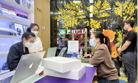 Khách hàng không về quê, nhà bán lẻ di động bán xuyên Tết