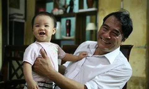 NSND Mạnh Cường: Sống bình yên bên vợ là mối tình đầu, đã lên chức ông