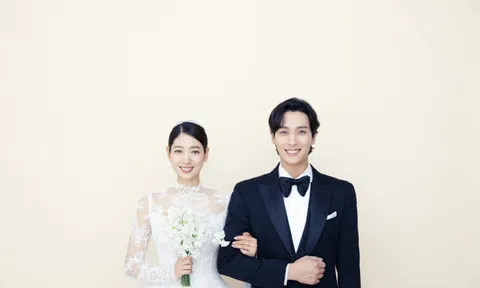 Park Shin Hye công khai ảnh cưới cùng chồng kém tuổi