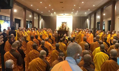 Lễ nhập kim quan Thiền sư Thích Nhất Hạnh