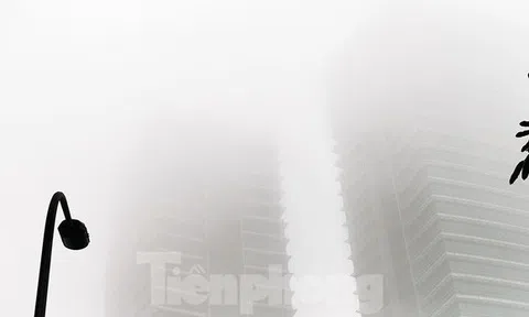 Ngỡ ngàng hình ảnh Hà Nội sương giăng khắp lối như Sa Pa