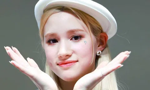 'Búp bê lai' Huening Bahiyyih bị ngó lơ tại buổi họp fan