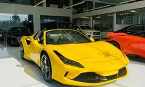 Siêu xe mui trần Ferrari F8 Spider thứ 4 về Việt Nam đón Tết
