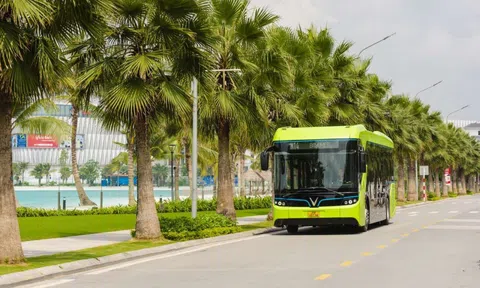 Buýt điện chuẩn bị lăn bánh ở TP HCM