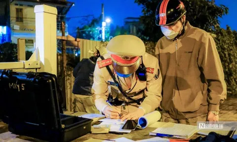 Nhiều "ma men" quanh co, gọi cứu viện khi gặp CSGT