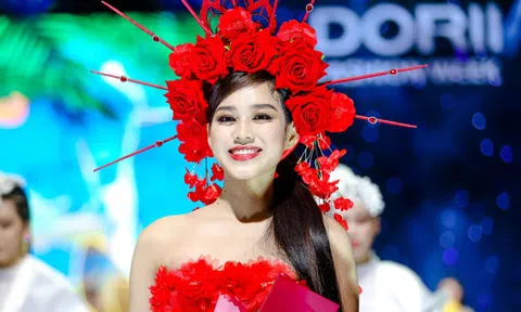 Hoa hậu Đỗ Thị Hà gợi cảm trong show diễn đầu tiên sau khi về nước