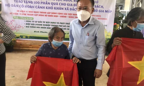 Đoàn thể Khối Dân - Chính - Đảng TP HCM chúc Tết chiến sĩ biên giới tỉnh Bình Phước