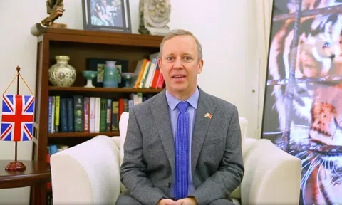 CLIP: Đại sứ Anh nói không với cao hổ cốt trong năm Nhâm Dần