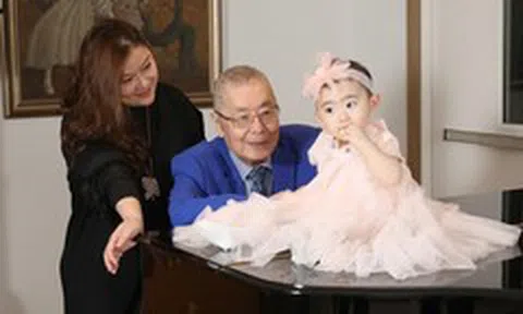 Nghệ sĩ Lưu Thi Côn 83 tuổi thấy trẻ ra vì chăm con mọn một tuổi