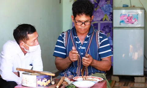 Độc đáo nhẫn cưới của người Churu trong phong tục bắt chồng