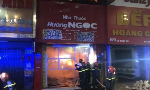 TP HCM: Cháy nhà mặt tiền đường Lý Thái Tổ trong đêm