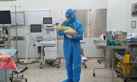 Tết đặc biệt của bác sĩ nơi tuyến đầu chống dịch