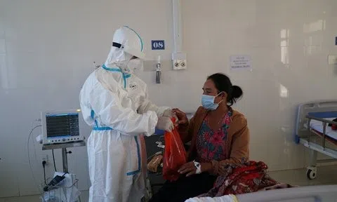 Đắk Lắk: Hỗ trợ bệnh nhân Covid-19 đón Tết trong khu điều trị