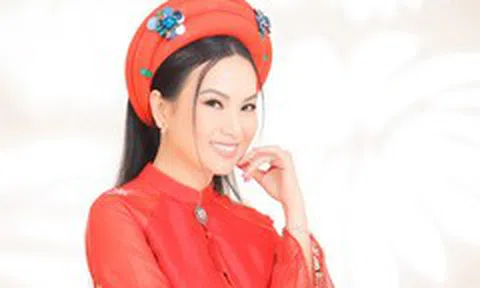 'Ca sĩ tỷ phú' Hà Phương về Việt Nam ăn Tết, chụp áo dài lúng liếng