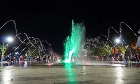 Vĩnh Long: Nhìn lại màn biểu diễn nhạc nước ấn tượng đêm giao thừa mừng năm mới 2022