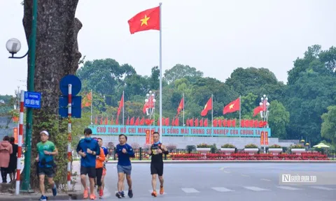 Phố phường Hà Nội yên bình mùng 1 Tết