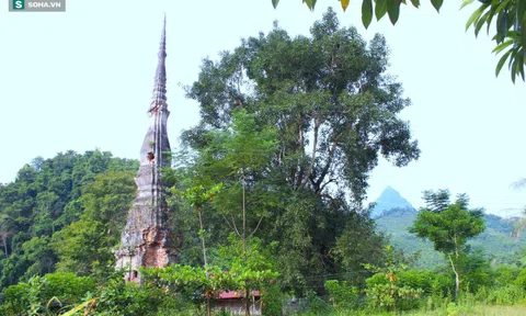 Huyền bí ngọn tháp cổ nghìn năm cao vút với hoa văn lạ mắt giữa núi rừng xứ Nghệ
