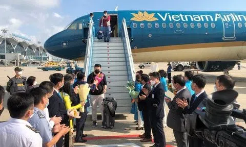 Những du khách đầu tiên "xông đất" năm mới tỉnh Khánh Hòa