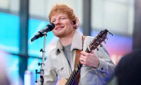 Ca sỹ Ed Sheeran không dùng smartphone suốt 7 năm