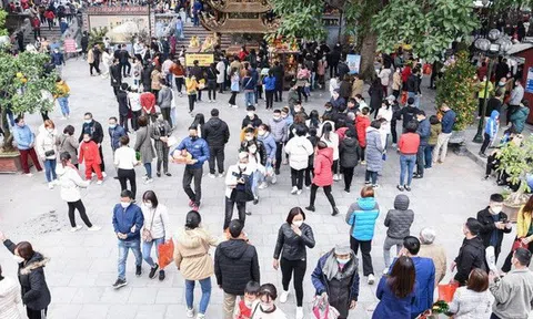 Khách quá đông, đền Bà Chúa Kho khẩn cấp đóng cửa