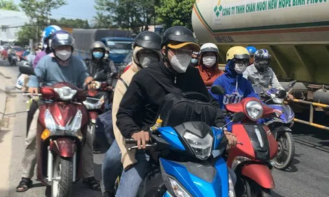 Dồn dập quay lại TP HCM, Bình Dương, trạm thu phí cầu Rạch Miễu phải ngừng thu