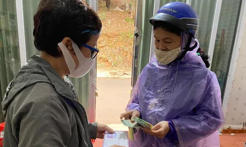 Công nhân thu gom rác Hà Nội bị nợ lương nhiều tháng: Tết này chúng tôi đã có bánh chưng!