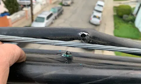 Xã hội đen bắn nhau, cáp internet trúng đạn, 20.000 người 'mất mạng'