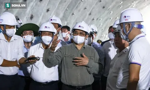 Chuyến vi hành 1.600 km xuyên Tết của Thủ tướng: "Không phải vỗ tay xong đâu lại vào đấy"