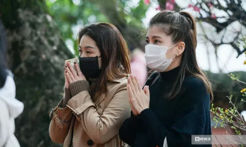 Phủ Tây Hồ vắng khách sau khi mở cửa trở lại