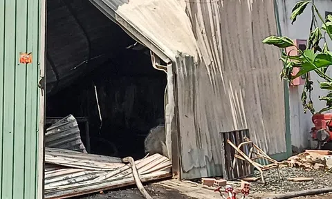 Cháy 2 xưởng và 4 phòng trọ ngày đầu năm ở TP HCM, người phụ nữ ôm bé sơ sinh tháo chạy