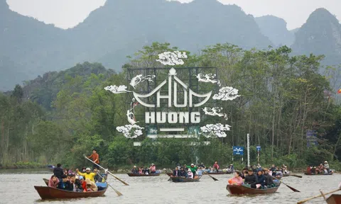 Khuyến cáo người chưa tiêm đủ liều vắc xin COVID-19 không nên đi chùa Hương