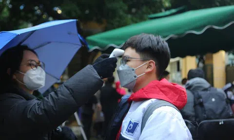 Hà Nội: Vừa đến lớp học trực tiếp học sinh phải quay về vì có F0