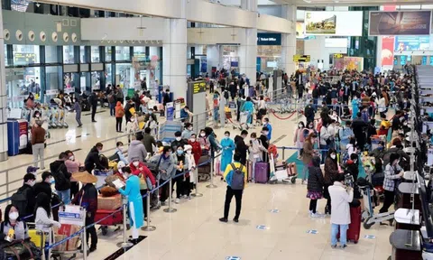 Lượng khách tăng cao, sân bay Tân Sơn Nhất tiếp tục tăng chuyến