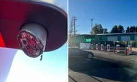 Trạm sạc xe điện siêu nhanh của Tesla bị cắt trộm cápicon