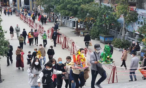 Đền Bà Chúa Kho mở cửa trở lại với 7 chốt kiểm soát