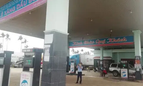 CLIP: Một cửa hàng xăng dầu ở Bình Định bị “tố” không bán xăng, đuổi khách đi