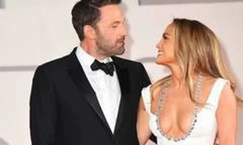 Jennifer Lopez tan chảy vì món quà tình nhân của Ben Affleck