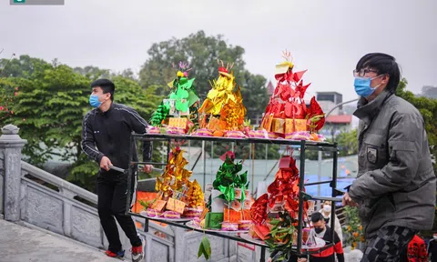 Sắm lễ tiền triệu để vay tiền tỷ ở đền Bà Chúa Kho