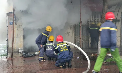 "Bà hoả" thiêu rụi ki ốt bán đồ điện dân dụng