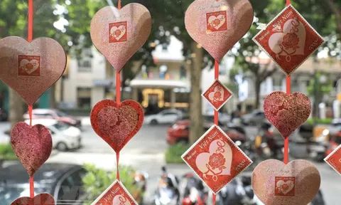 Phát hành tem tình yêu có hương hoa hồng vào ngày 14-2