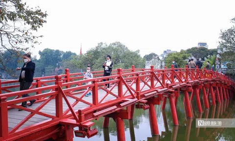 Các di tích Hà Nội vắng khách ngày đầu mở cửa trở lại