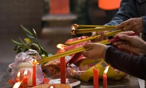 Ngày Rằm nên thắp mấy nén hương? Vì sao nhất định phải kiêng câu cá trong ngày này?