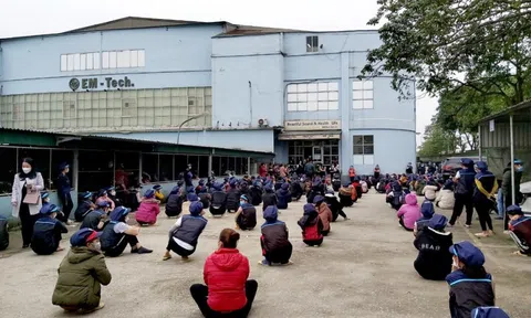 Hơn 500 công nhân nhà máy linh kiện điện tử đình công đòi tăng lương, nâng phụ cấp