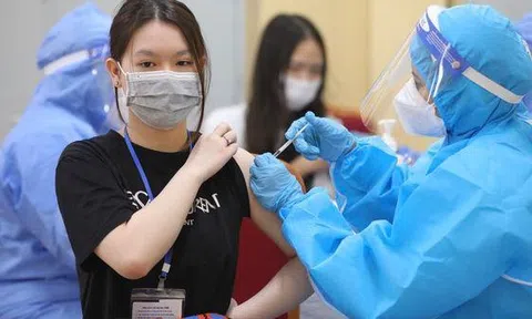 Bộ Y tế hối thúc 9 tỉnh, thành tăng tốc tiêm vaccine COVID-19 cho trẻ 12-17 tuổi