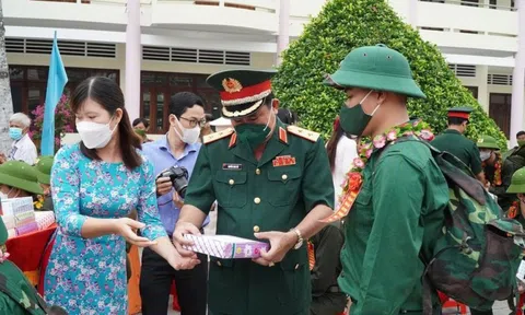 Vĩnh Long: Hơn 1.300 tân binh lên đường nhập ngũ