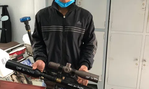 Đang làm vườn, người phụ nữ bị đạn súng bắn chim ghim vào bụng