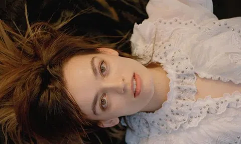 Nhan sắc Emma Mackey, mỹ nhân đối đầu Gal Gadot trong ‘Án mạng trên sông Nile’